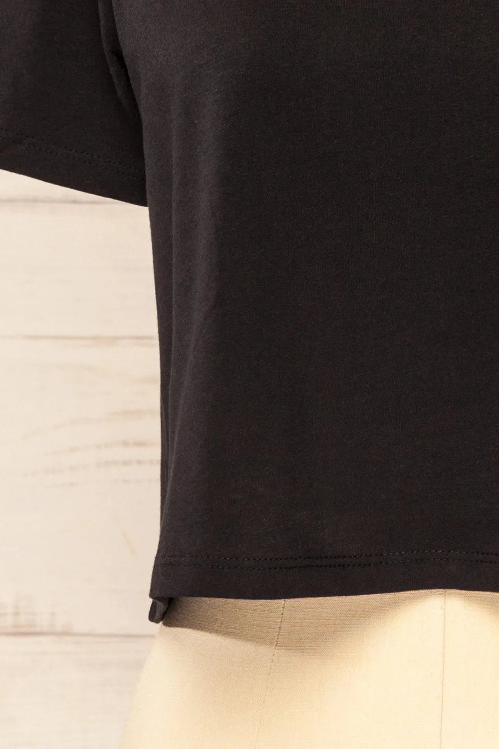 Akita Black | Cotton Cropped T-shirt
