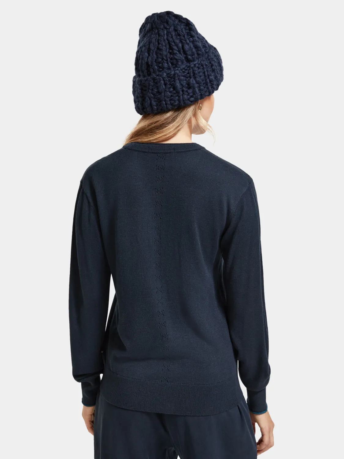 Basic crewneck pullover