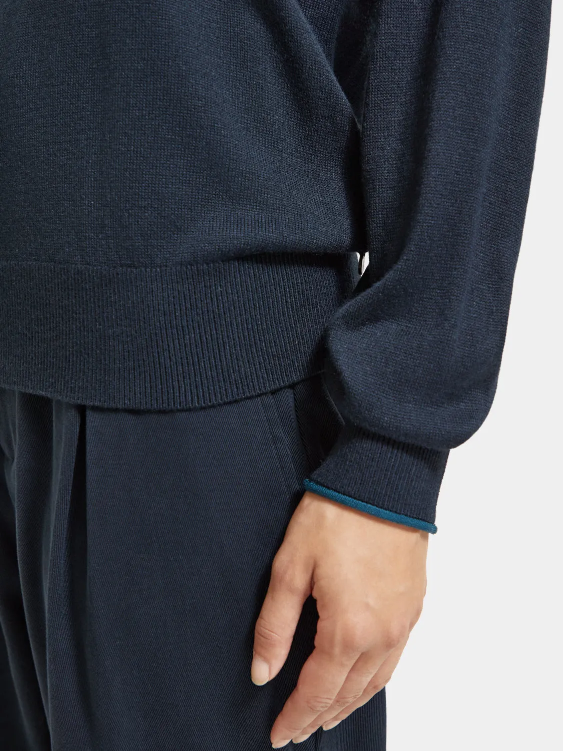 Basic crewneck pullover