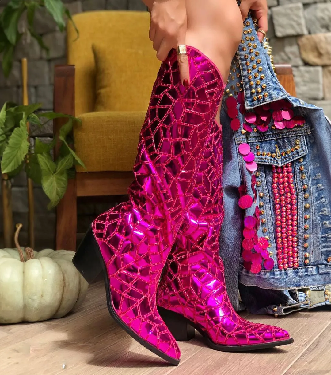 Fashionable Shiny Textured Boots