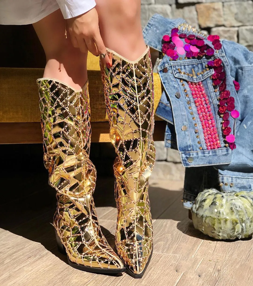 Fashionable Shiny Textured Boots