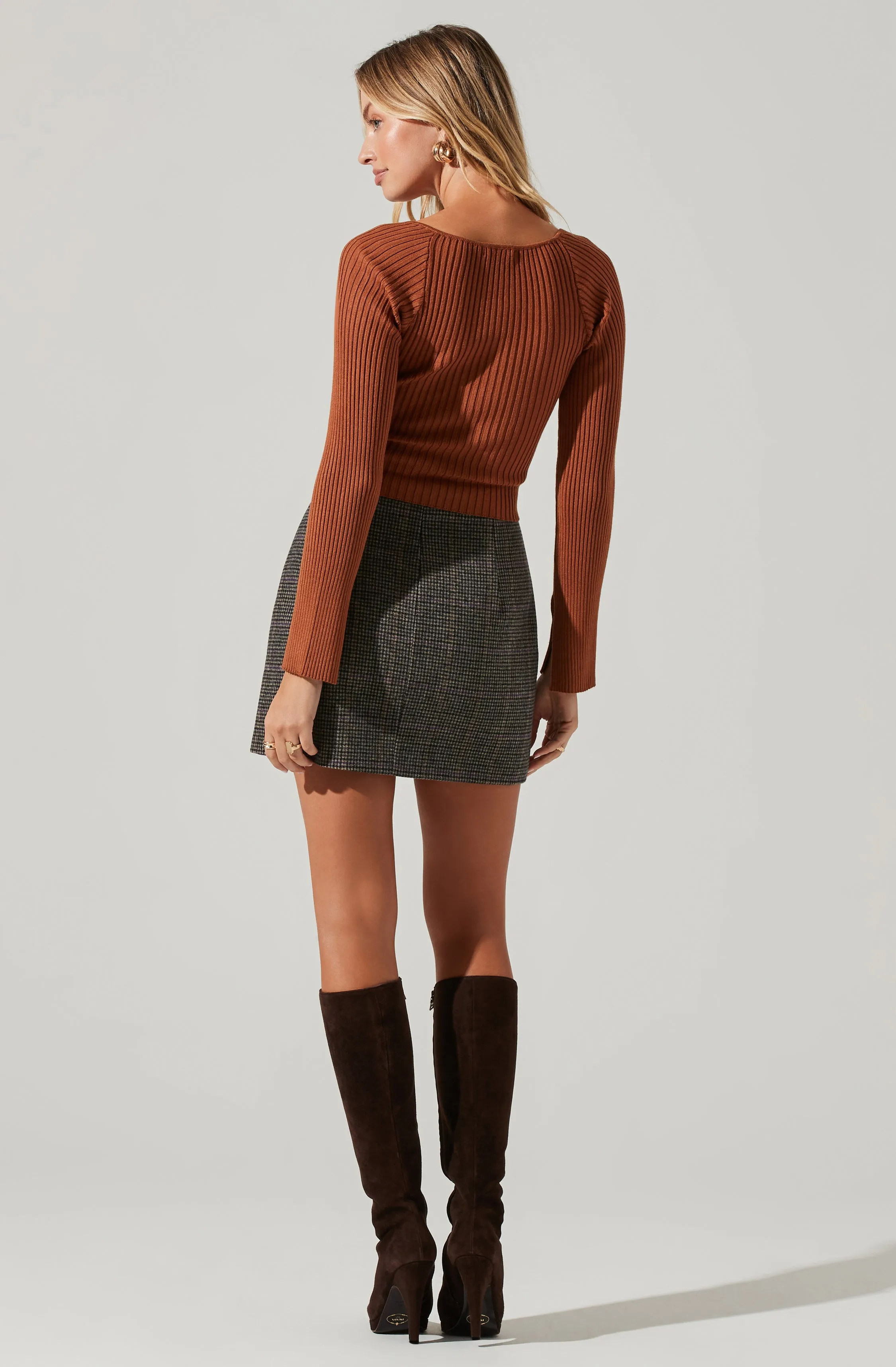 Long Sleeve Cropped Knit Top