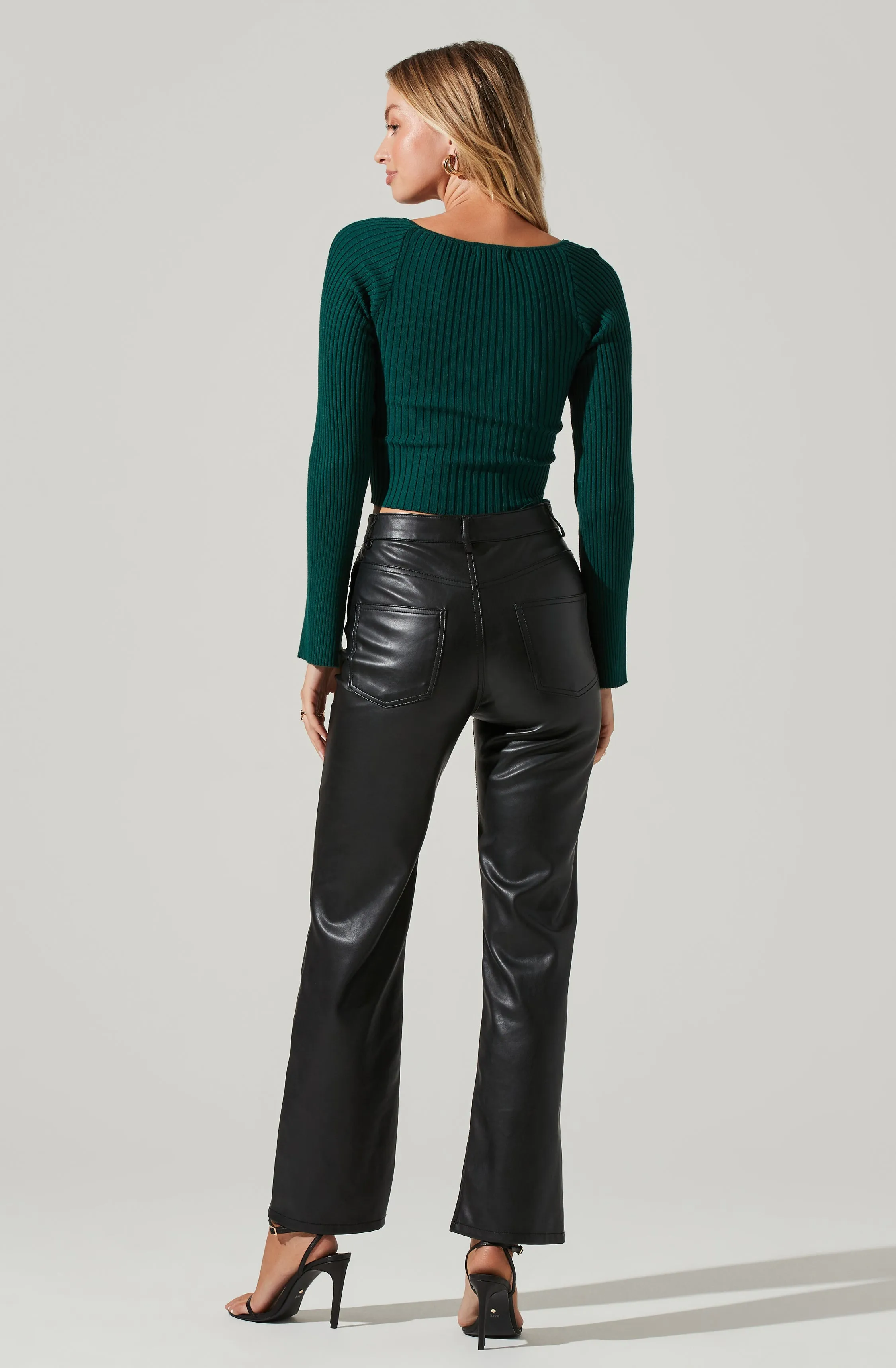 Long Sleeve Cropped Knit Top