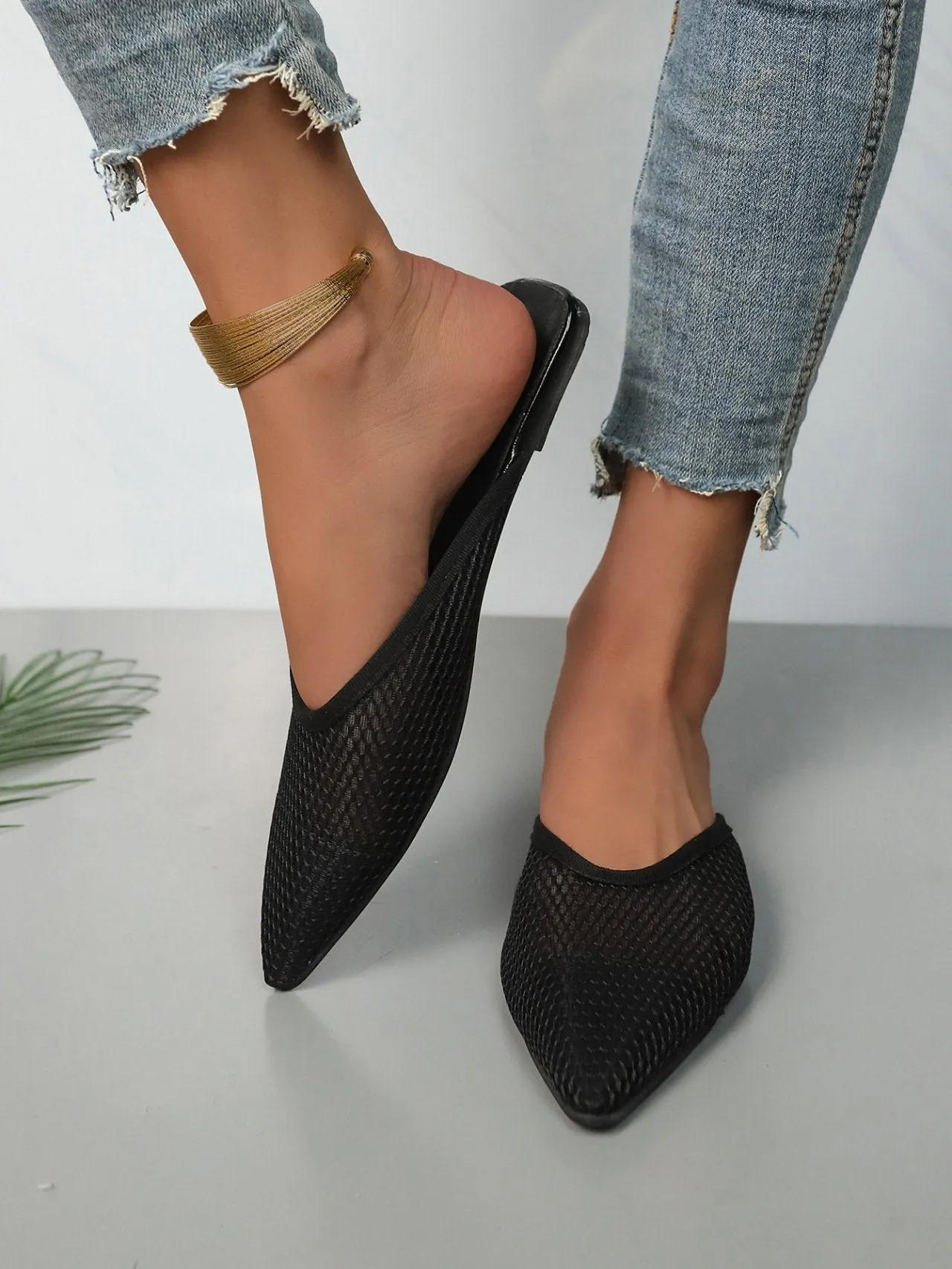 Mesh solid color pointed toe sandals